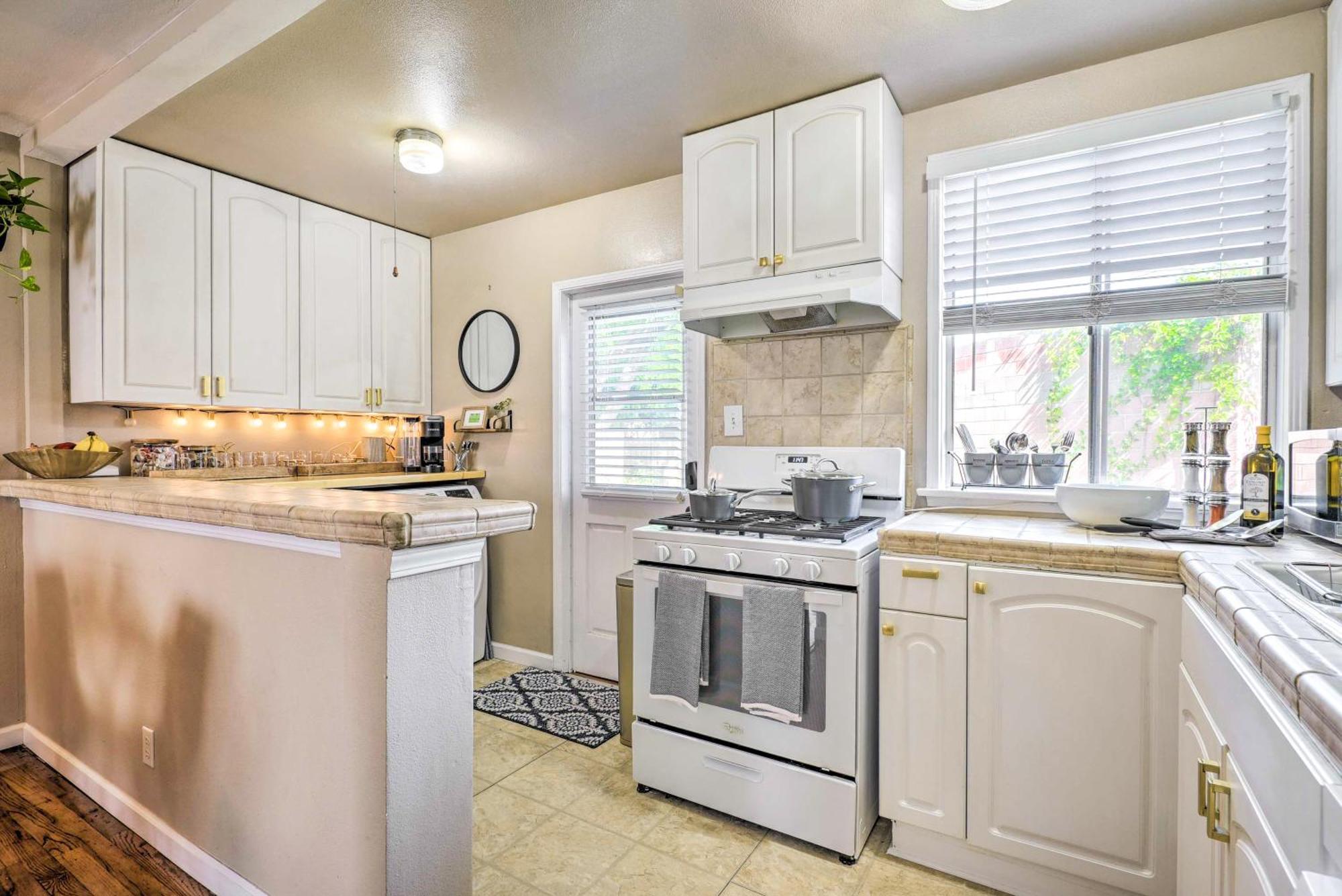 Vila Stylish And Modern Burbank Gem With Private Yard! Exteriér fotografie