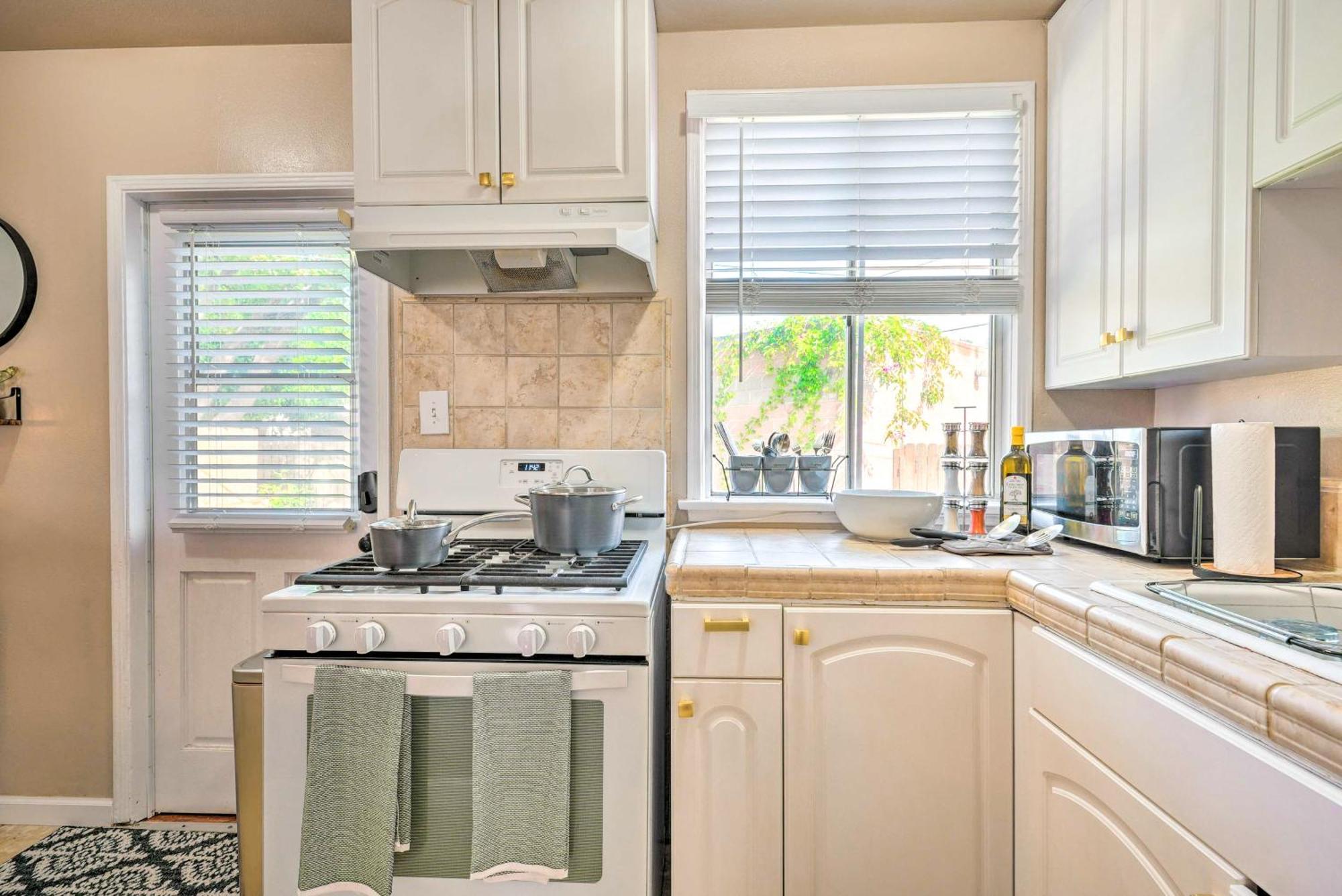 Vila Stylish And Modern Burbank Gem With Private Yard! Exteriér fotografie